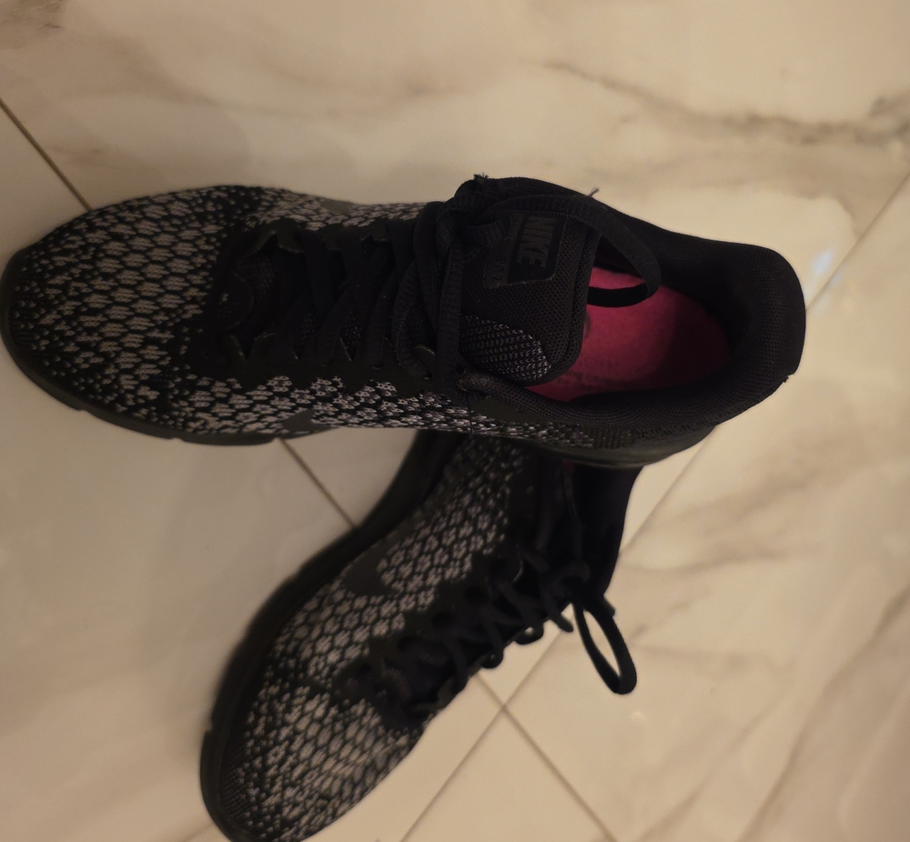 Nike Women's Black Knit Sneakers with Pink Insoles